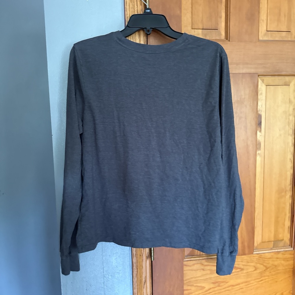 Shirts - Picture 6 of 7
